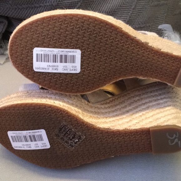 Michael Kors  Sexy Wedge Heels. - Picture 3 of 5